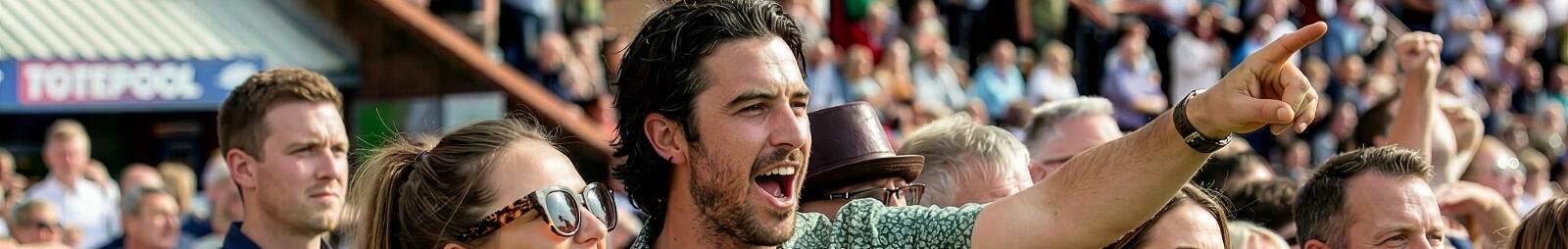 Crowd at Wolverhampton Racecourse