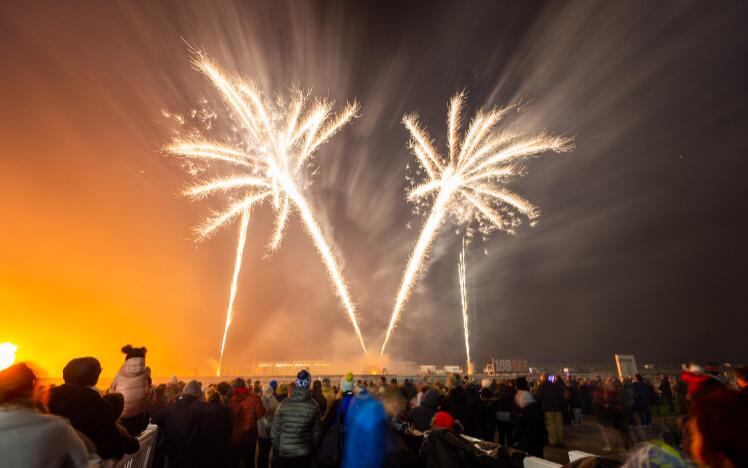 Join us for a fabulous family Fireworks night at Wolverhampton Racecourse